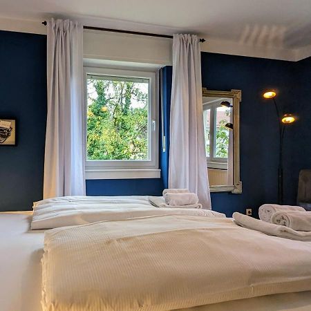 65Qm Altbaucharme Mit Zwei Balkonen Apartment Karlsruhe Luaran gambar