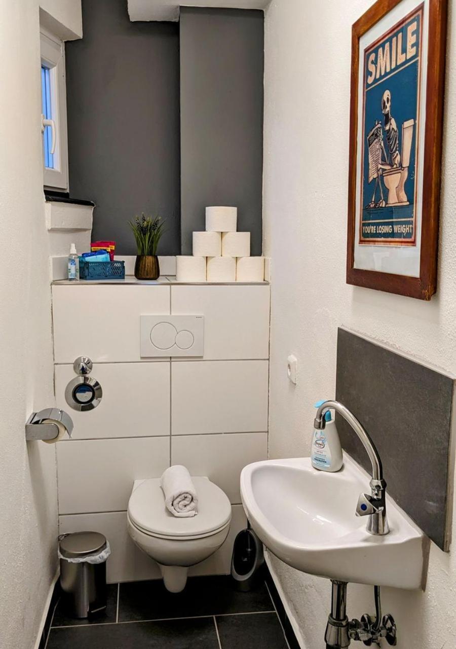 65Qm Altbaucharme Mit Zwei Balkonen Apartment Karlsruhe Luaran gambar