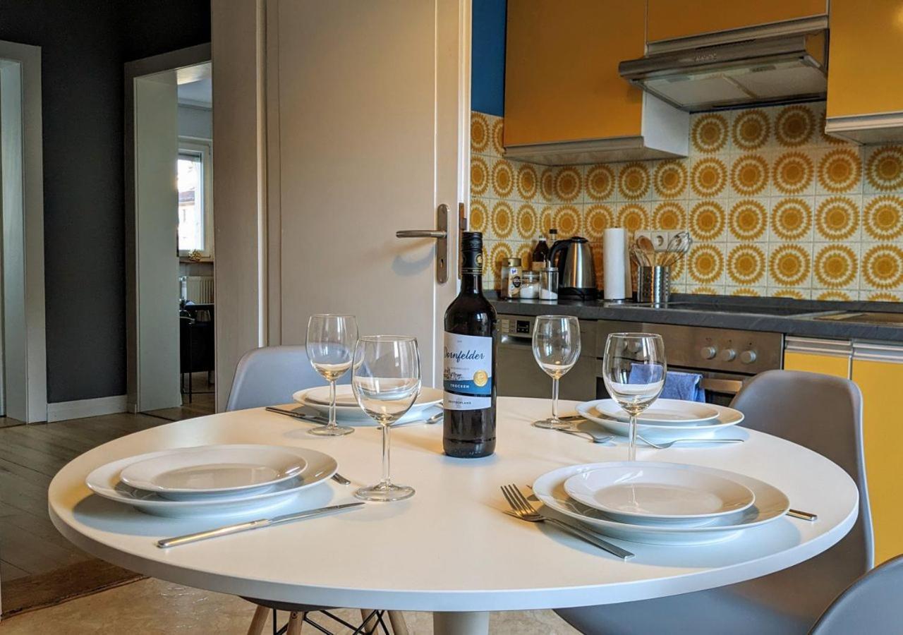 65Qm Altbaucharme Mit Zwei Balkonen Apartment Karlsruhe Luaran gambar