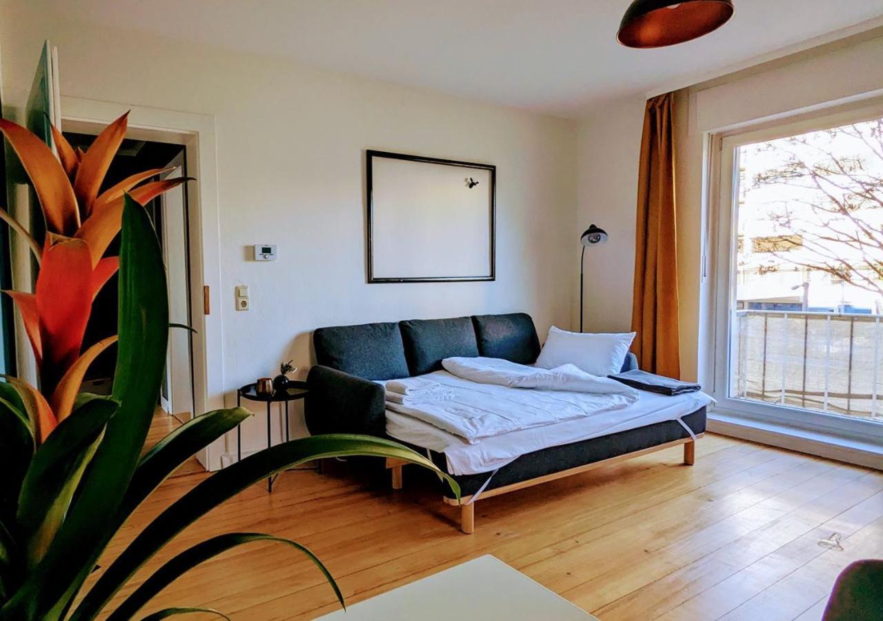 65Qm Altbaucharme Mit Zwei Balkonen Apartment Karlsruhe Luaran gambar