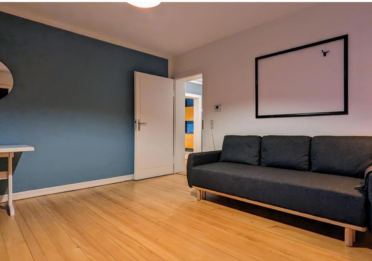 65Qm Altbaucharme Mit Zwei Balkonen Apartment Karlsruhe Luaran gambar