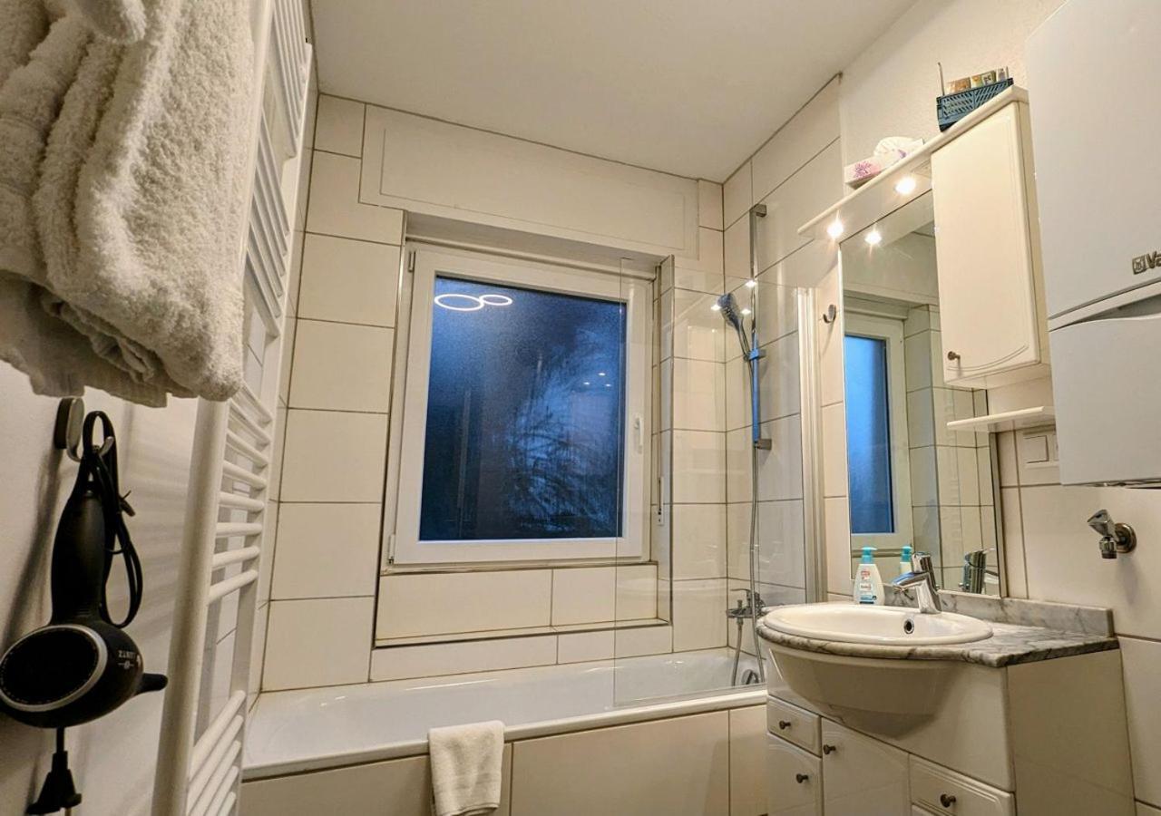 65Qm Altbaucharme Mit Zwei Balkonen Apartment Karlsruhe Luaran gambar